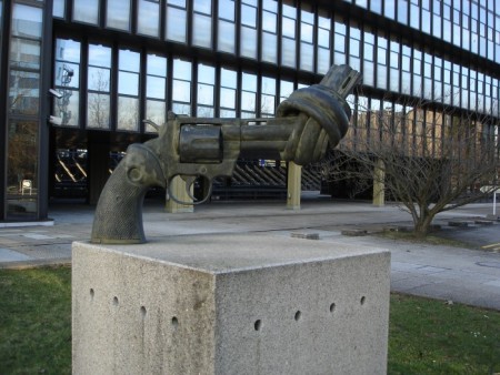 Knotted gun luxembourg